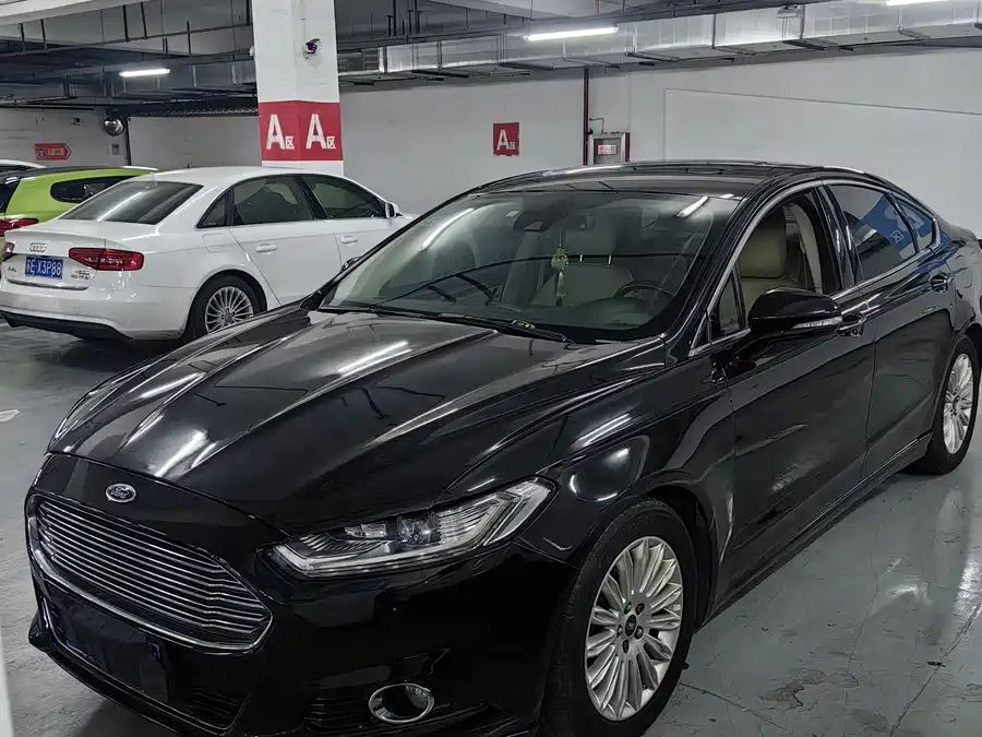 Ford Mondeo 2015 Бензин