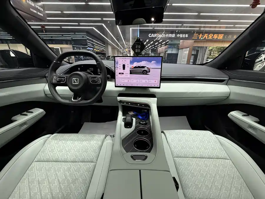 ZEEKR 001 2024 Электрический