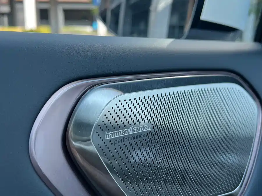 LynkCo 900 2025 Подключаемый гибрид