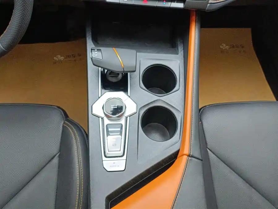 Changan UNI-V 2023 Бензин