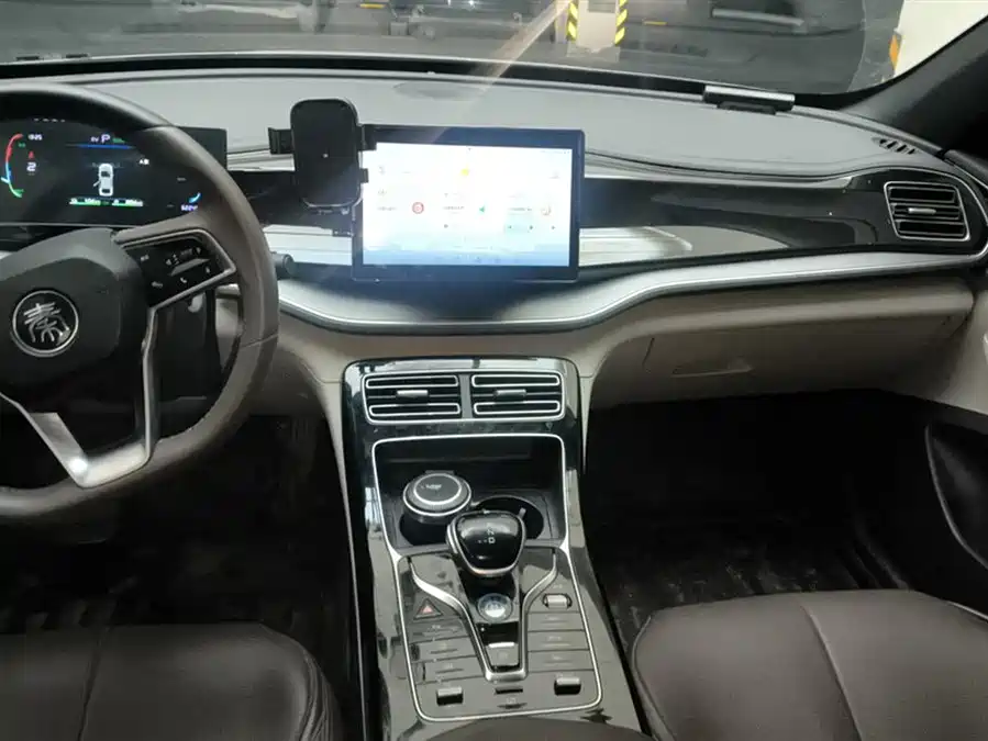 BYD Qin PLUS 2023 Подключаемый гибрид