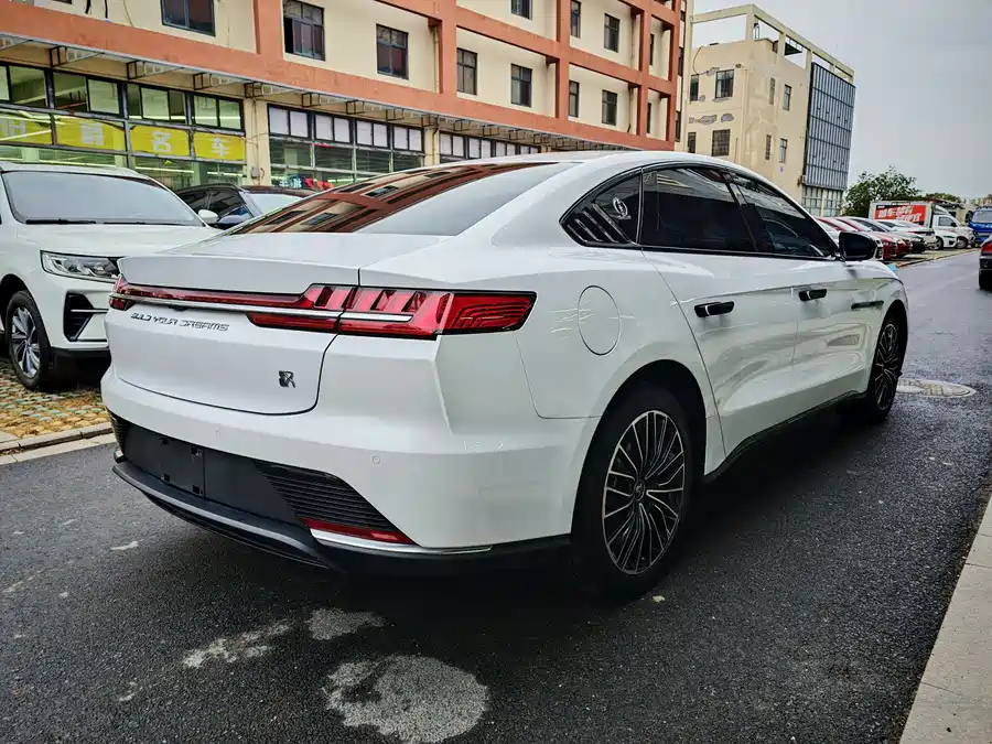 BYD Han 2022 Электрический