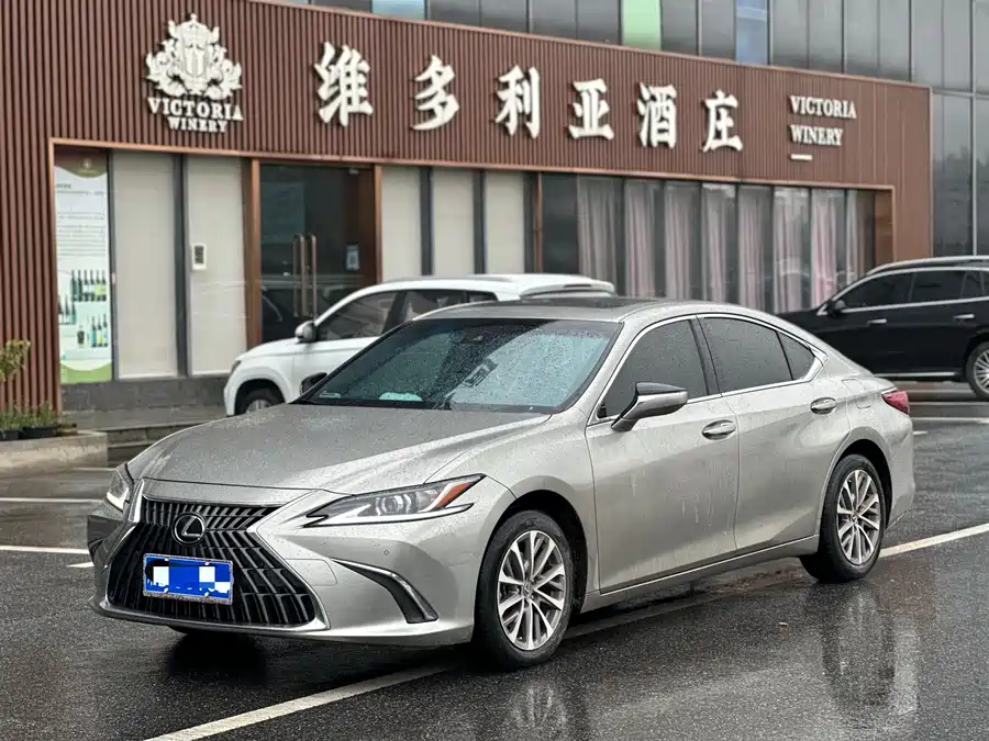 Lexus ES 2024 Бензин