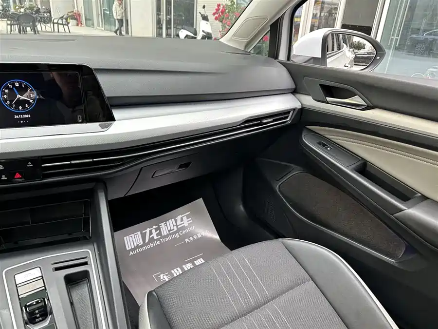 Volkswagen Golf 2023 Бензин