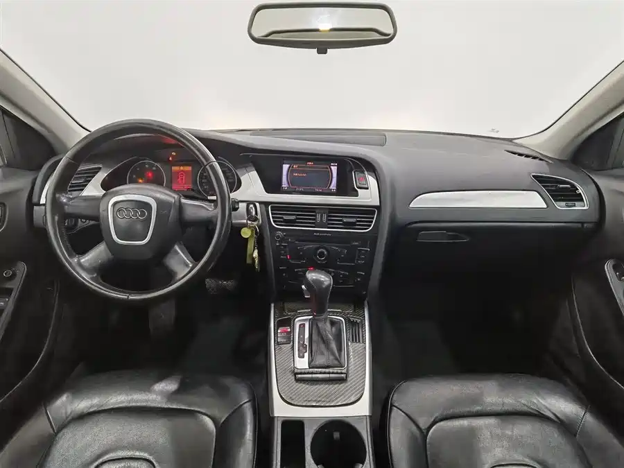 Audi A4L 2010 Бензин