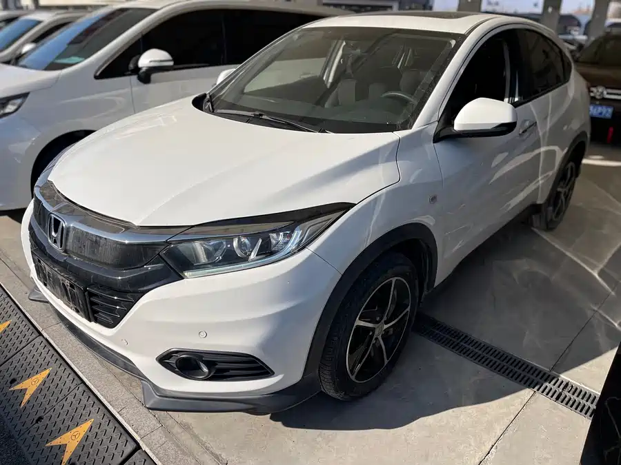 Honda Vezel 2021 Бензин