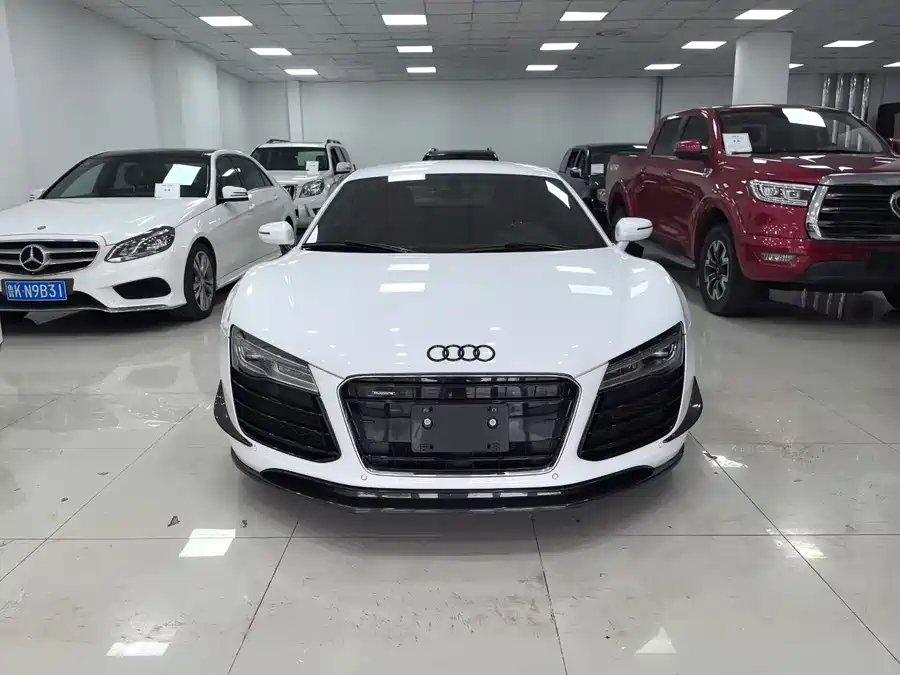 Audi R8 2014 Бензин