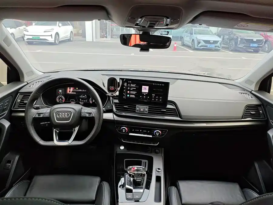 Audi Q5L 2022 Бензин