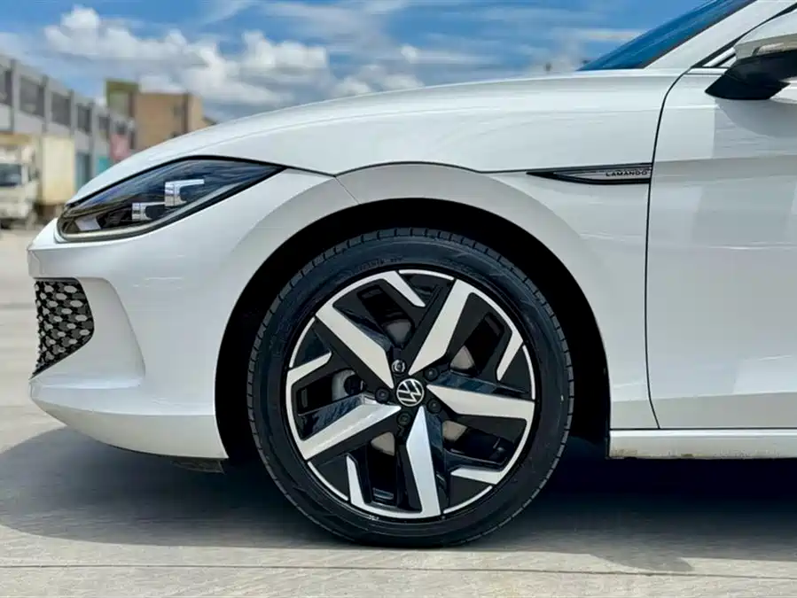 Volkswagen Lamando 2023 Бензин
