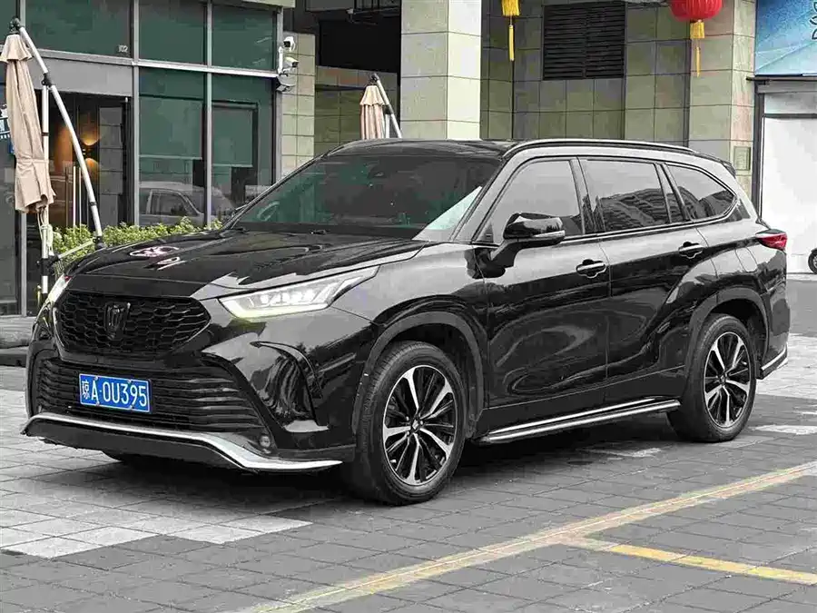Toyota Crown Kluger 2023 Бензин