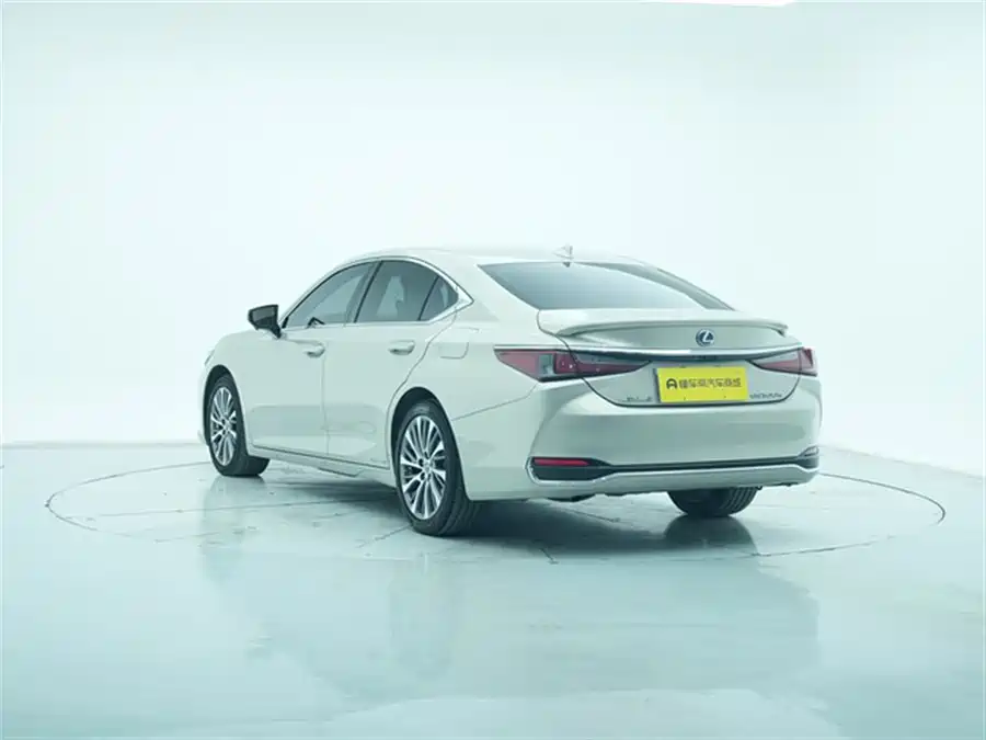 Lexus ES 2021 Гибрид