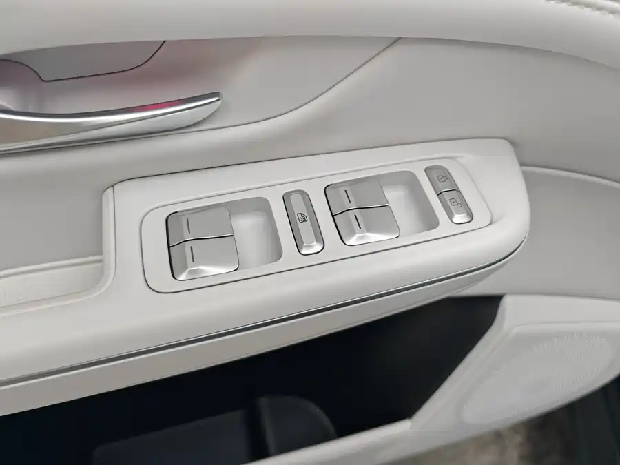 Xpeng G9 2023 Электрический