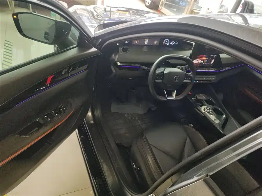 Changan UNI-V 2023 Бензин