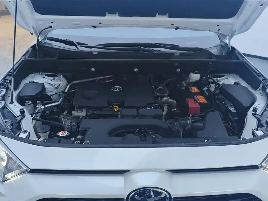 Toyota RAV4 2021 Бензин