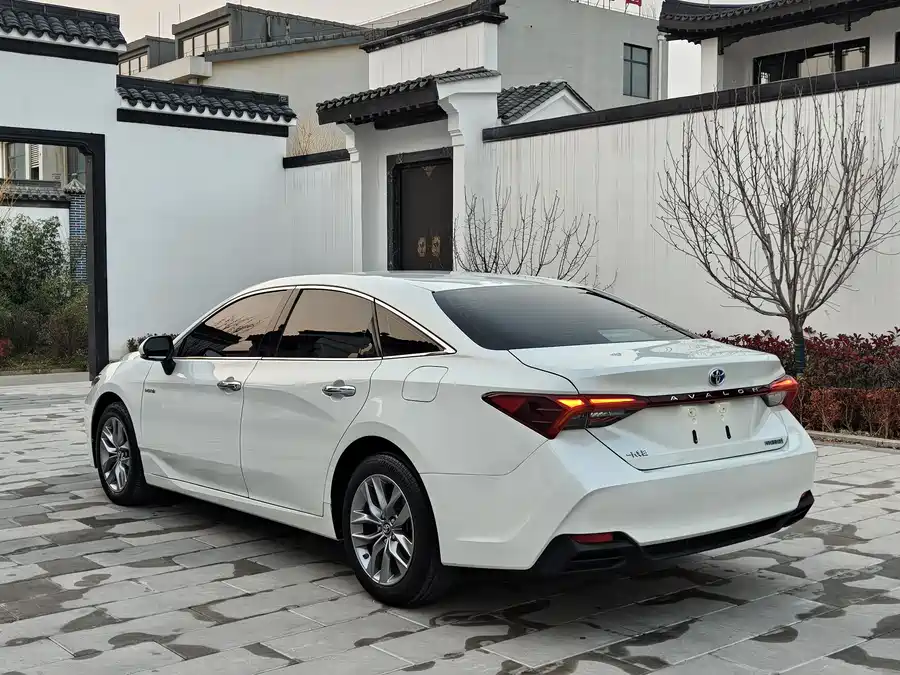 Toyota Avalon 2019 Гибрид