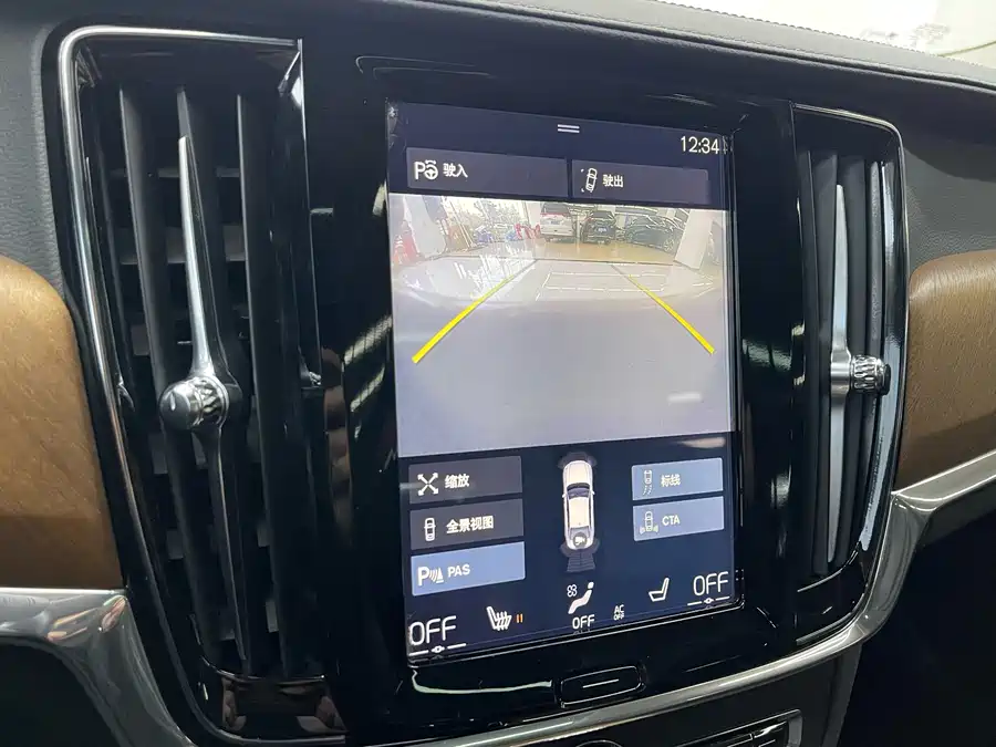 Volvo S90 2018 Бензин