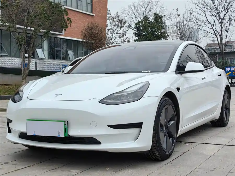 Tesla Model 3 2022 Электрический