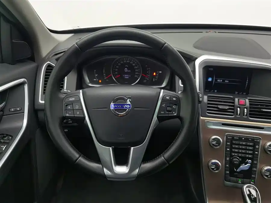 Volvo XC60 2016 Бензин