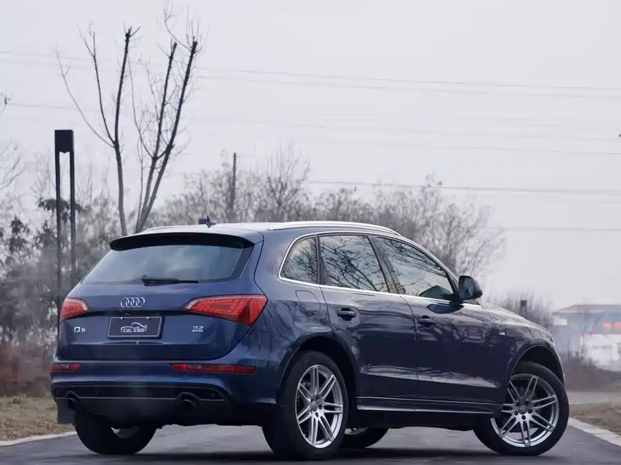 Audi Q5 2010 Бензин