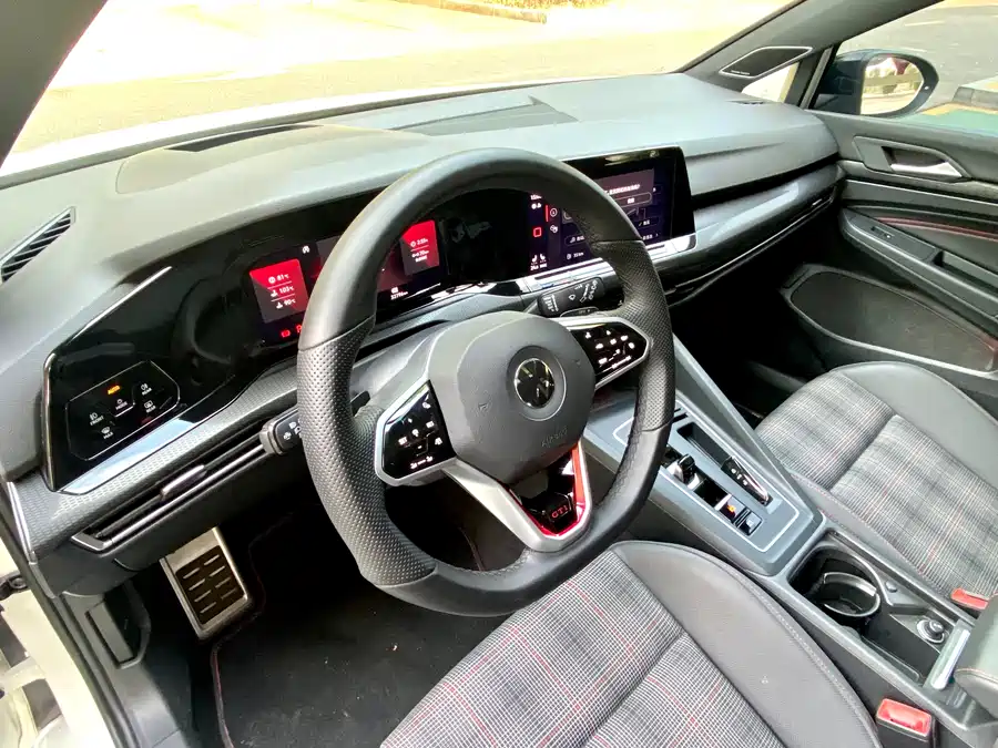 Volkswagen Golf GTI 2022 Бензин