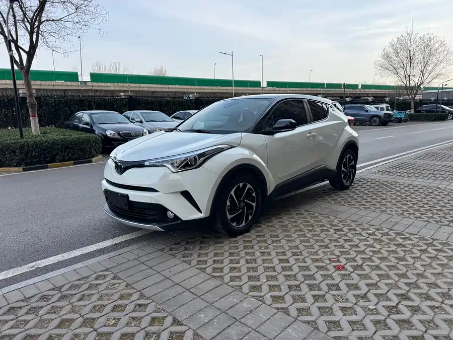 Toyota IZOA 2019 Бензин