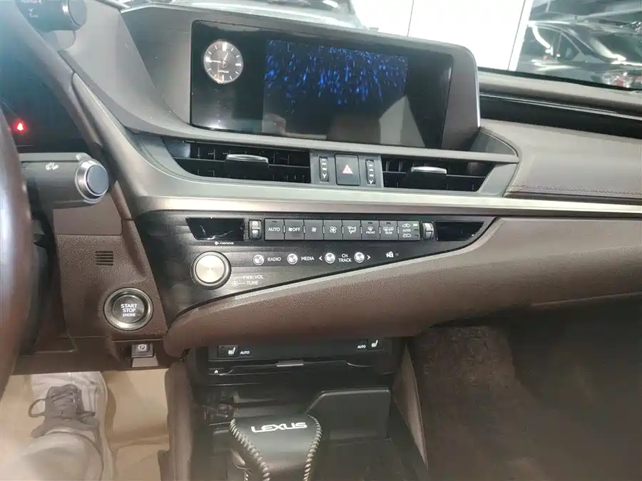 Lexus ES 2020 Бензин