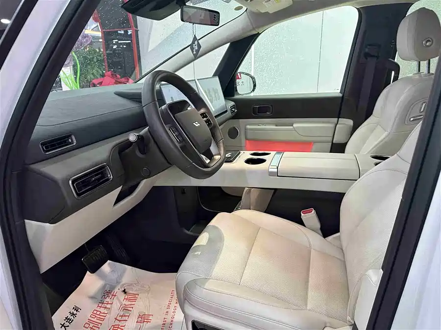 LI Auto LI MEGA 2025 Электрический