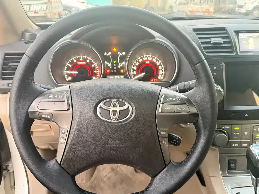 Toyota Highlander 2010 Бензин