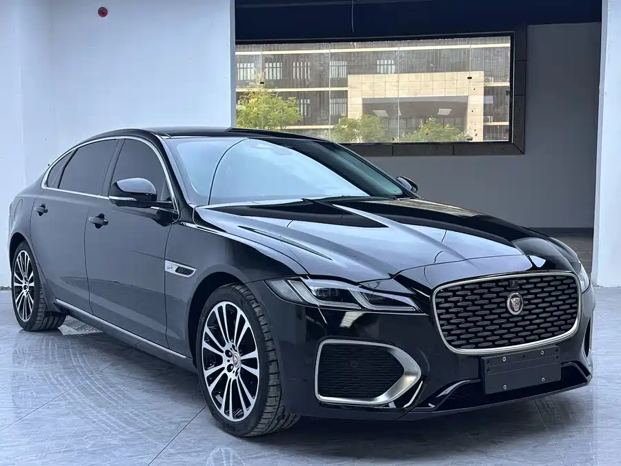 Jaguar XFL 2024 Бензин