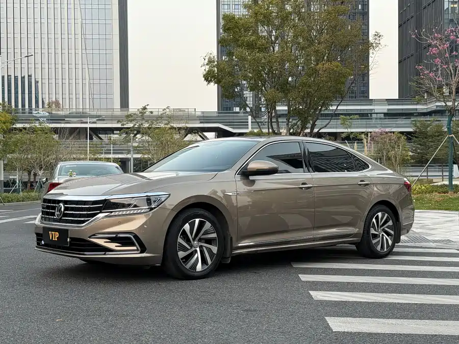 Volkswagen Passat EV 2020 Подключаемый гибрид