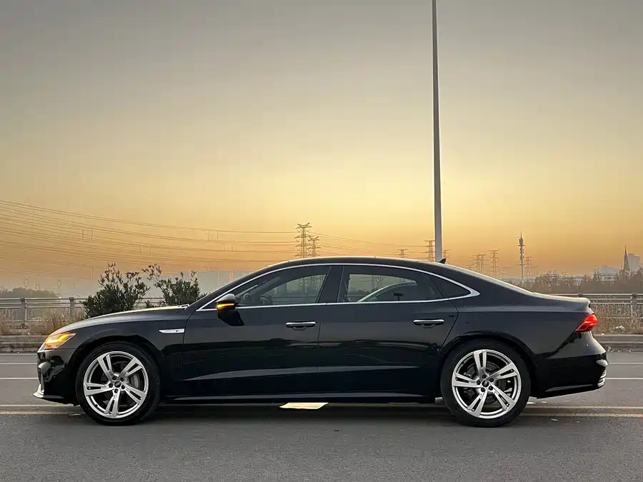 Audi A7L 2023 Бензин