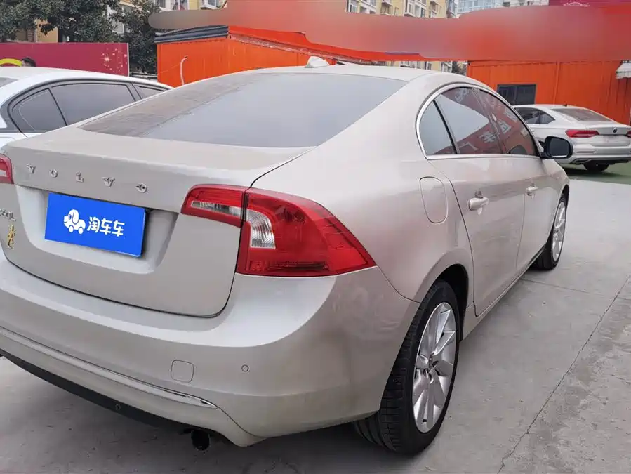 Volvo S60 2017 Бензин