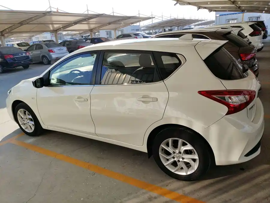 Nissan  Tiida 2020 Бензин