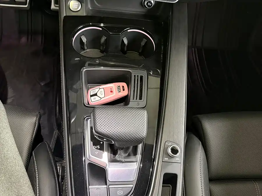 Audi A4L 2024 Бензин