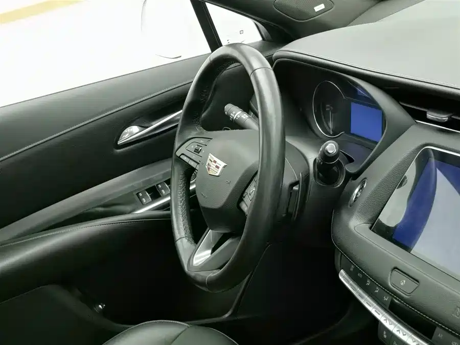 Cadillac XT4 2019 Бензин