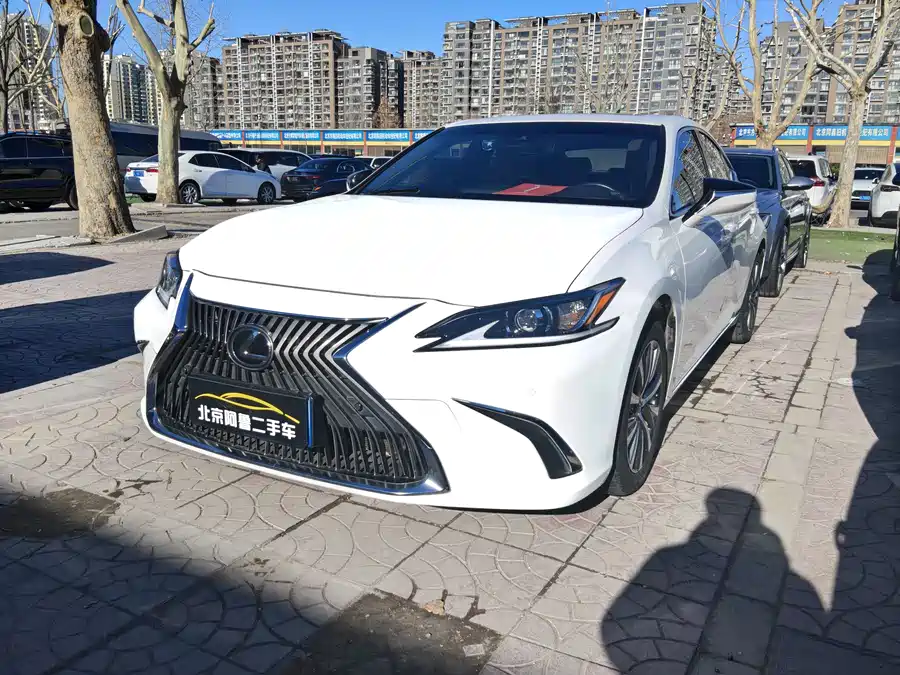 Lexus ES 2021 Бензин
