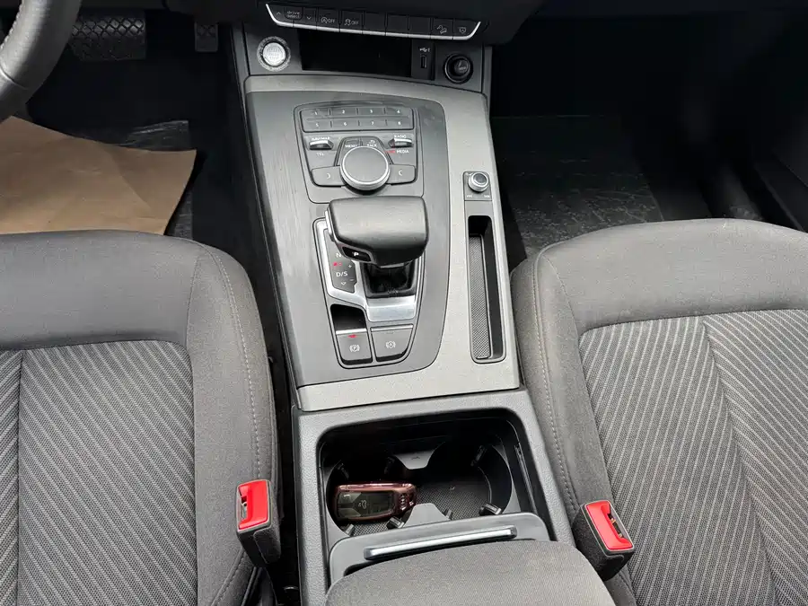 Audi Q5L 2020 Бензин