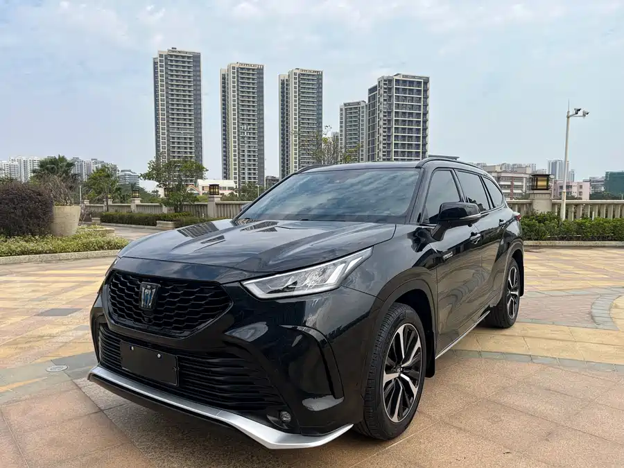 Toyota Crown Kluger 2022 Гибрид