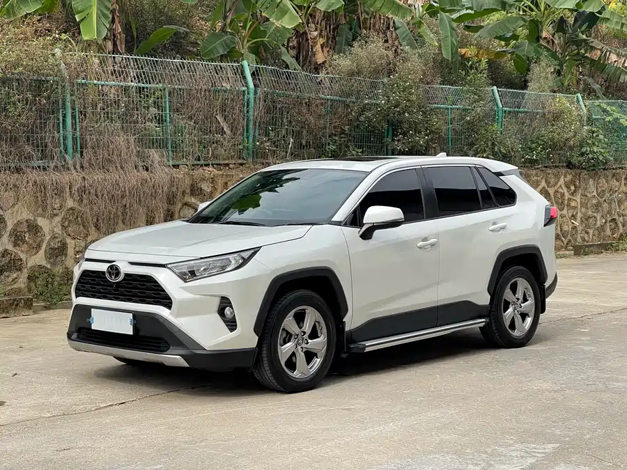 Toyota RAV4 2022 Бензин