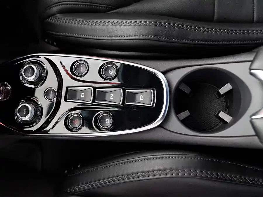 McLaren GT 2023 Бензин