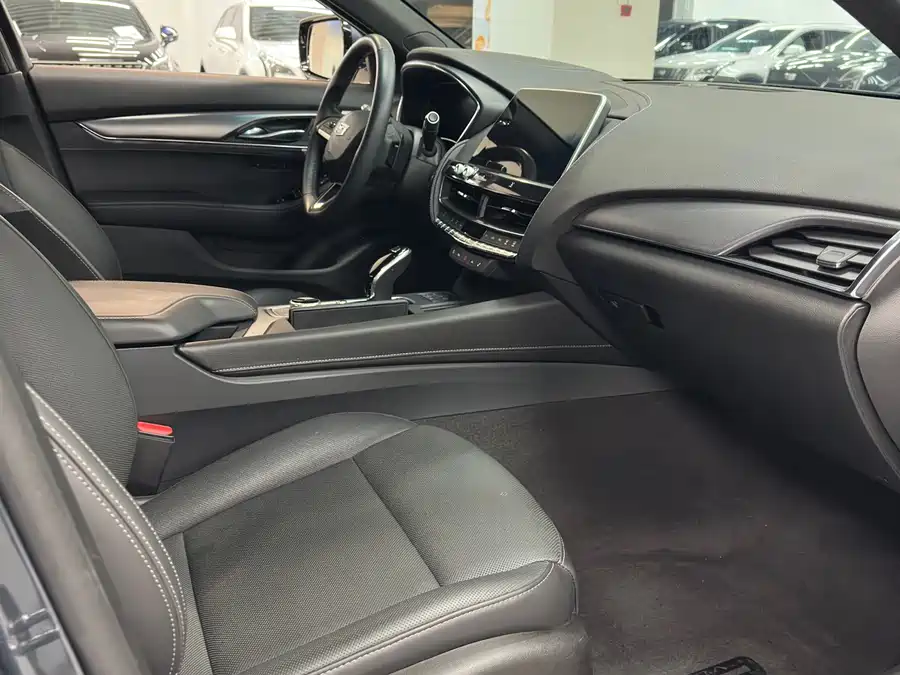 Cadillac CT5 2021 Бензин