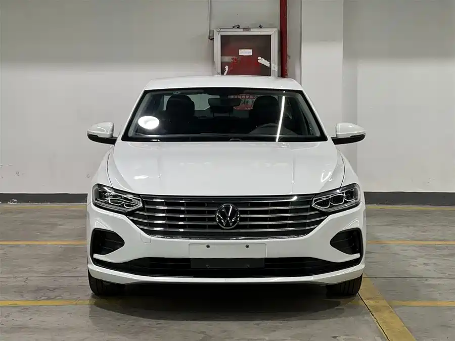 Volkswagen Lavida 2023 Бензин
