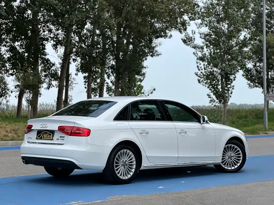 Audi A4L 2016 Бензин