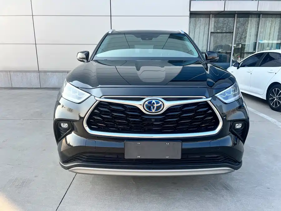 Toyota Highlander 2023 Гибрид