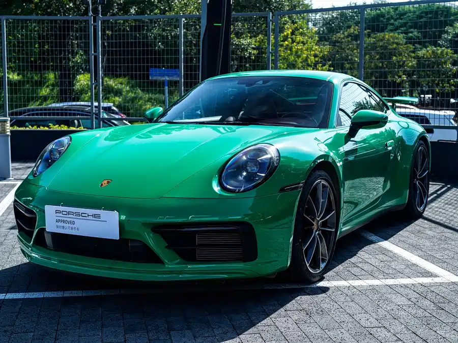 Porsche 911 2024 Бензин