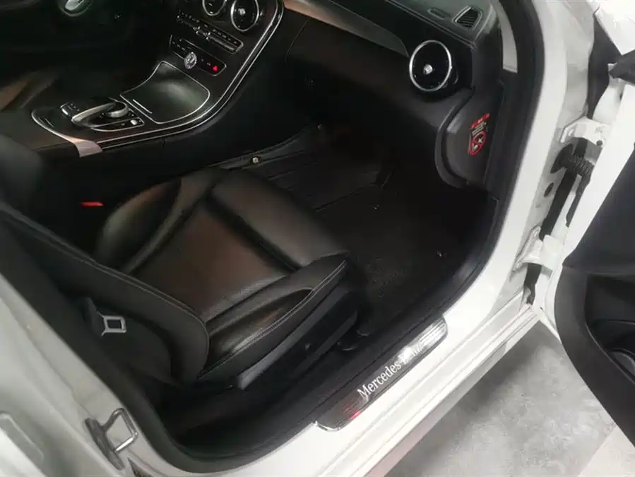 Mercedes-Benz C-Class 2018 Бензин