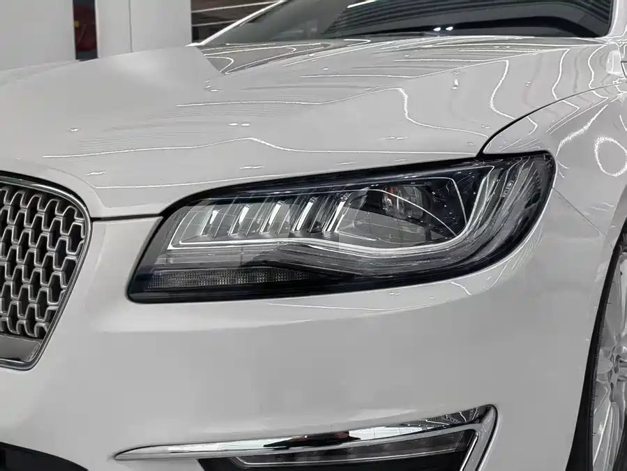 Lincoln MKZ 2019 Бензин