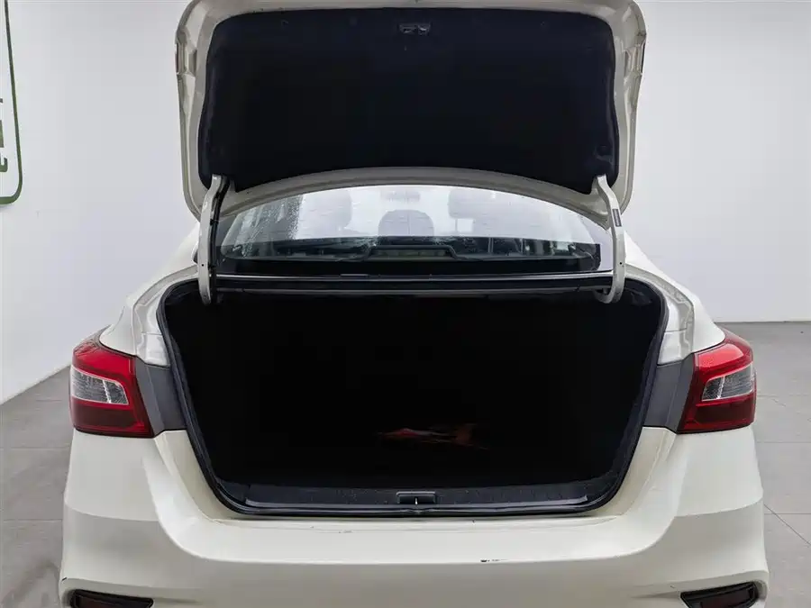 Nissan Sylphy 2019 Бензин