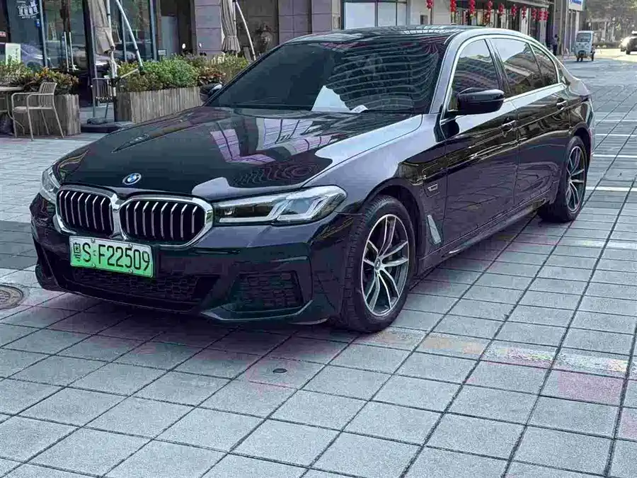 BMW 5 Series EV 2022 Подключаемый гибрид