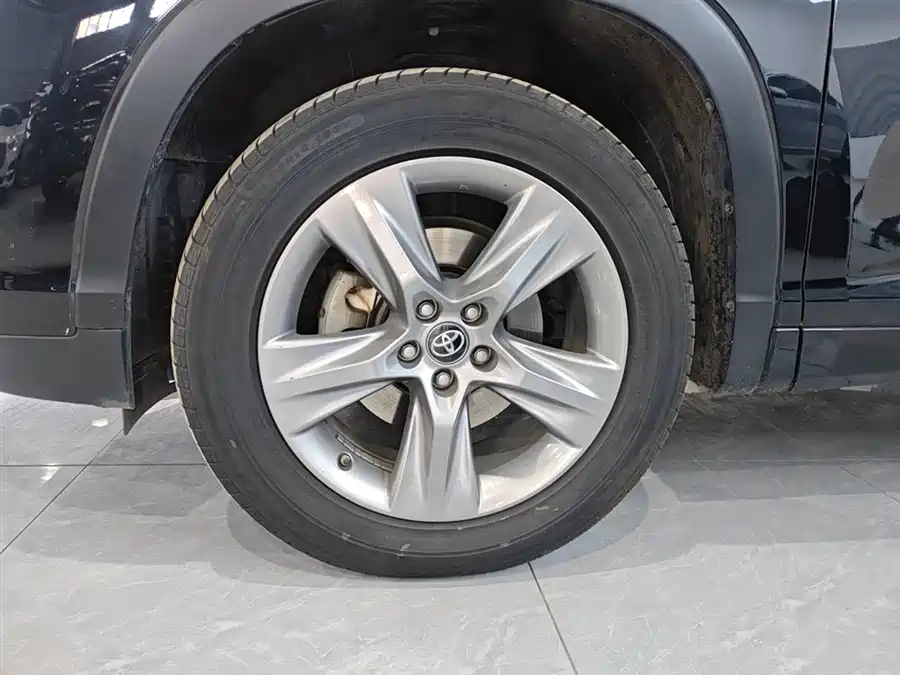 Toyota Highlander 2021 Бензин